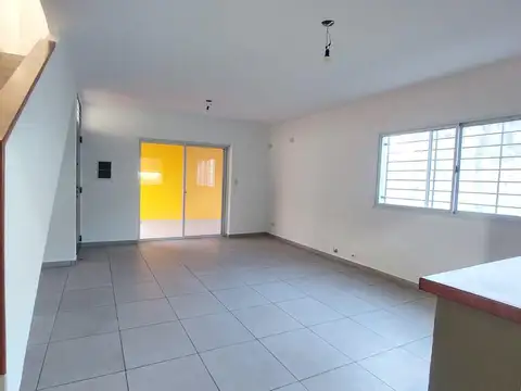 Depto Tipo Casa en Alquiler de 3 dormitorios