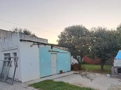 CASA EN VENTA PIROVANO AL 400 MONTE CHINGOLO