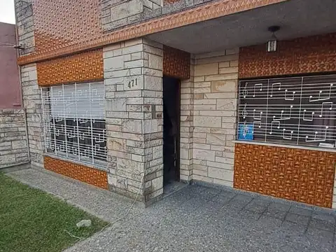 CASA EN VENTA PIROVANO AL 400 MONTE CHINGOLO