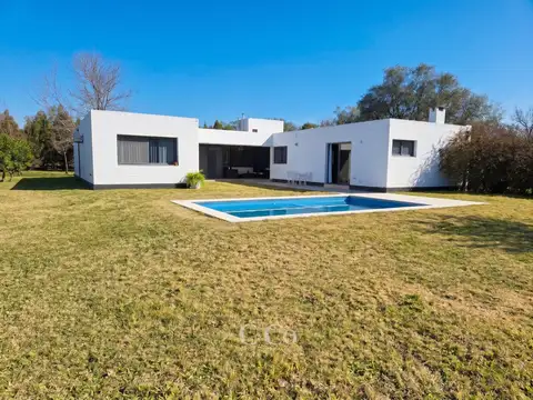 Casa 5 ambientes con 1 baño