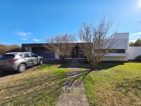 Casa en Venta con 1 cochera