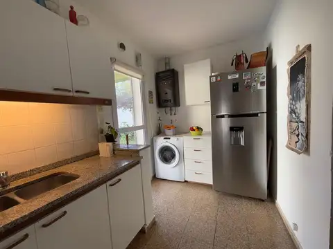 Casa 9 ambientes con 1 baño