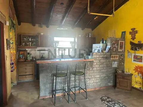 Casa 6 ambientes con 2 baños