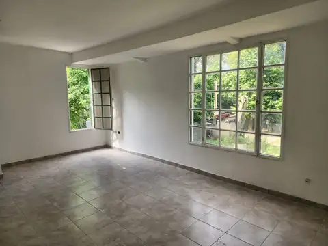 Italia y Av. Juan D Perón