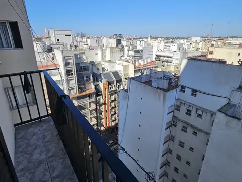 Venta Departamento 2 ambientes con Balcón y Vistas. Zona Plaza Colón