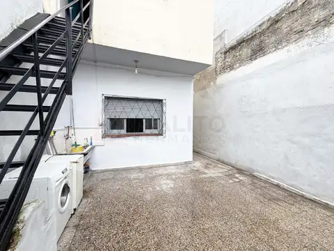 CASA 4 AMBIENTES CON PATIO Y TERRAZA