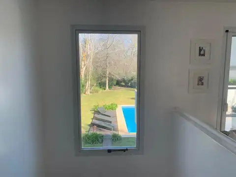 Venta de casa tres dormitorios, Abril Club de Campo