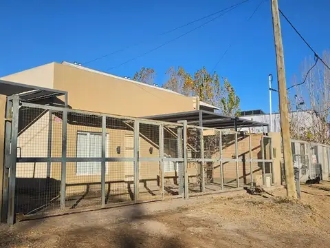 Venta Complejo de Casa   2 Dptos Amoblado - Cochera - Nivel Gerencial - San Patricio Del Chañar