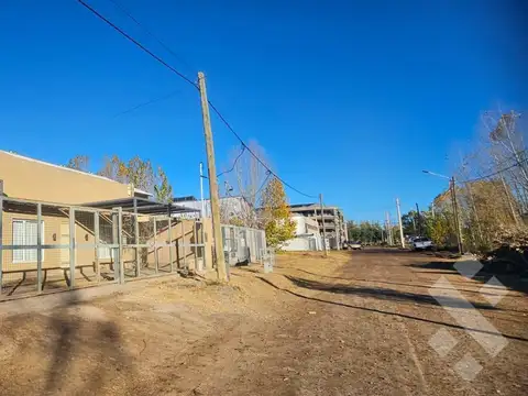 Venta Complejo de Casa + 2 Dptos Amoblado - Cochera - Nivel Gerencial - San Patricio Del Chañar