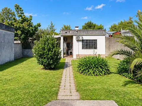 Venta Casa 2 dormitorios gran terreno Malvin Norte