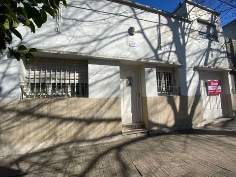Lote 10×30 — casa principal + segunda vivienda — cochera, galería y patio