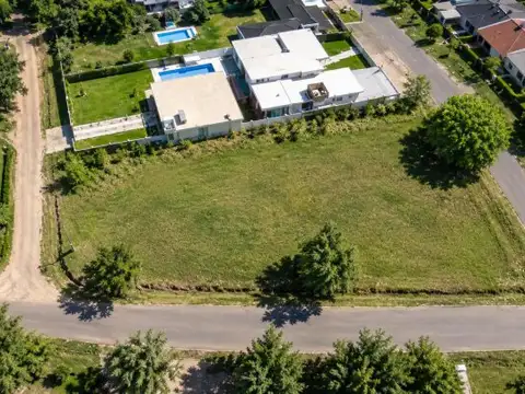 Terreno en venta, sobre esquina, barrio Los Solares, Funes.
