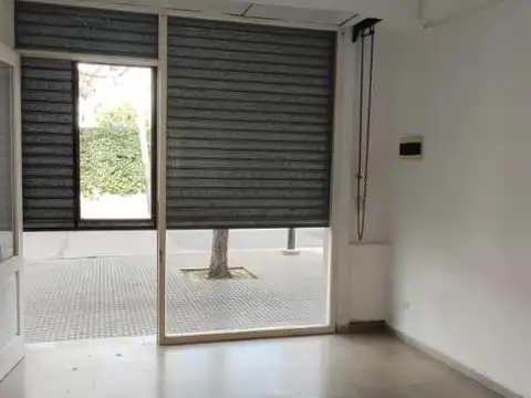 Local en Alquiler Via Pública