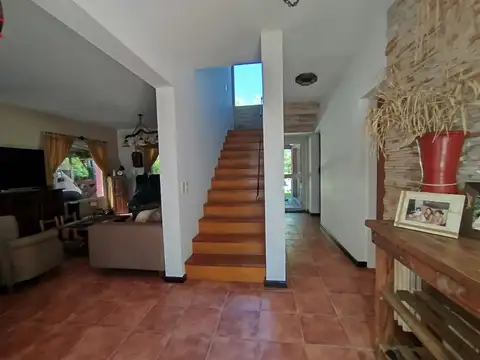 Casa 6 ambientes con 3 baños