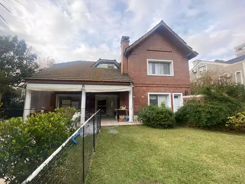 Casa 4 ambientes con 4 baños