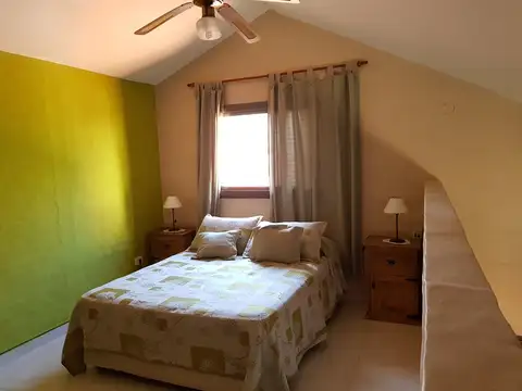 Casa 6 ambientes con 4 baños