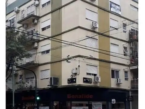 Alquilo Temporario en Almagro . Amplio Departamento de 2 Ambientes, al frente. 2 PAX