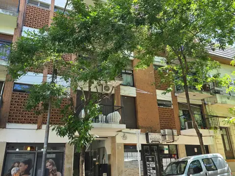 MUY BUEN DEPARTAMENTO DE 2 AMBIENTES AL FRENTE CON BALCON