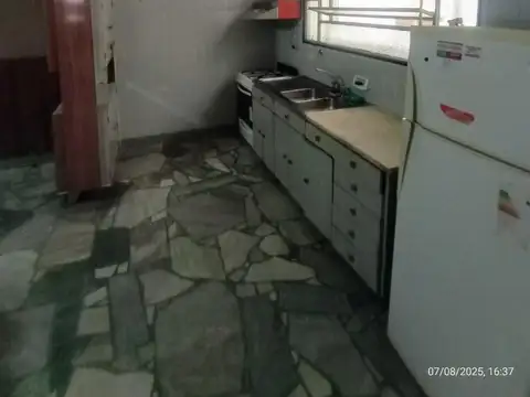 Hermosa Casa con Garage, Patio y Terraza. Zona Arroyito.
