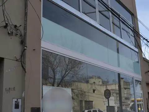 Venta o alquiler  Importante Local Comercial  2 Plantas .