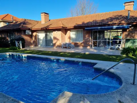 Casa amueblada - Piscina climatizada -Barrio Cerrado Santa Ana