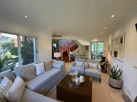 Casa en Alquiler con 1 cochera