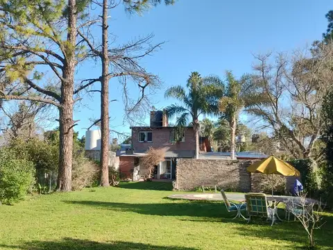 CASA ZONA RESIDENCIAL, CON 716 M2 DE PARQUE