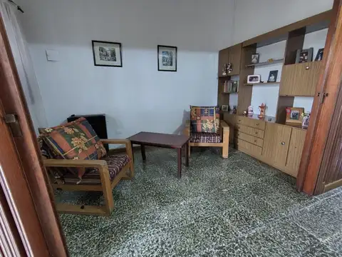 CASA EN VENTA 3 AMB. CLAYPOLE JARDIN