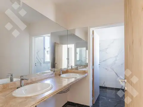 Oficina Monoambiente con 4 baños
