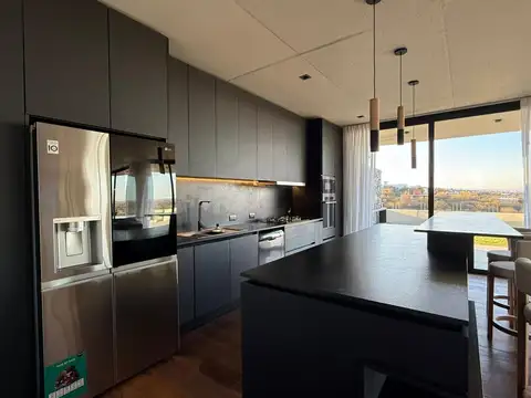 Casa 7 ambientes con 5 baños