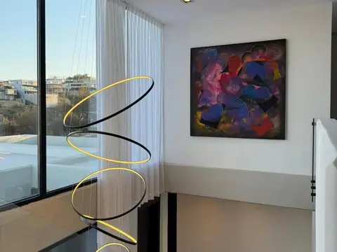 Casa en Venta con 3 cocheras
