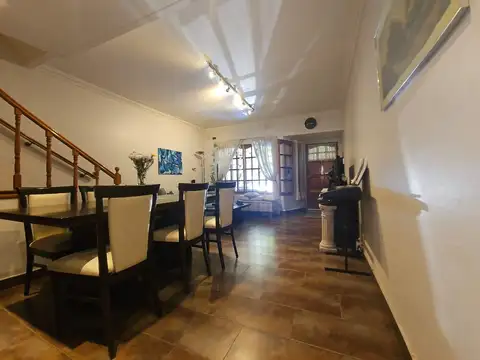 Depto Tipo Casa en Alquiler de 4 ambientes