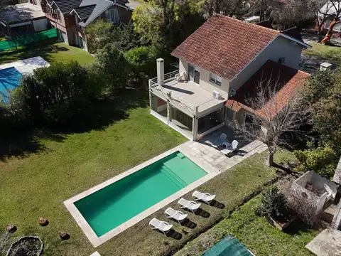 Casa 6 ambientes con 4 baños
