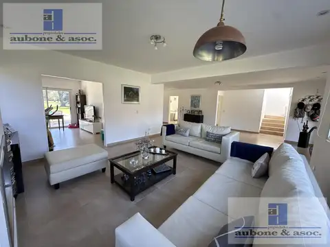 Casa en Venta con 3 cocheras