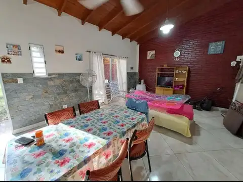 VENTA CASA JOSE C PAZ CON PILETA