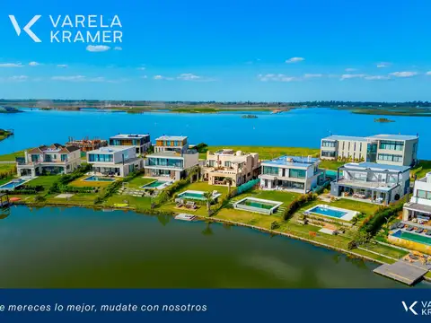 Casa en Venta con 4 cocheras