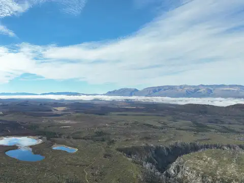 Campo de 2862 has con lagunas y pinares