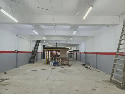 GRAN GALPON CON ENTRADA A 2 CALLES - SOBRE AV ALCORTA ACCESO RAPIDO A PANAMERICANA