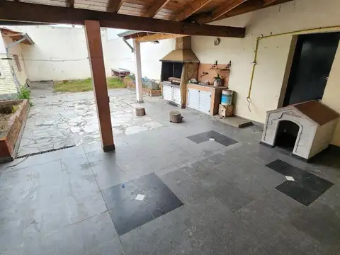Casa 3 ambientes con 2 baños