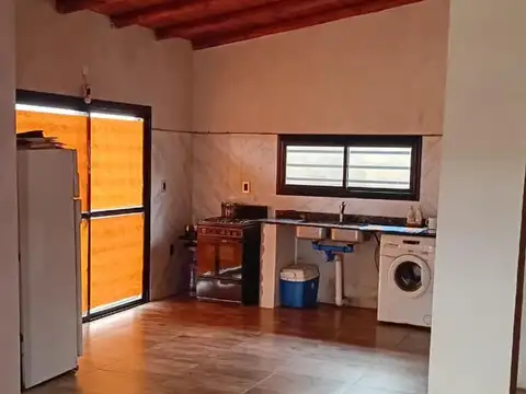 Casa 4 ambientes con 1 baño