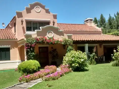 Casa quinta en venta Colonia de Chacras - Los Cardales, 6km², 6 amb, pileta, quincho y dependencia