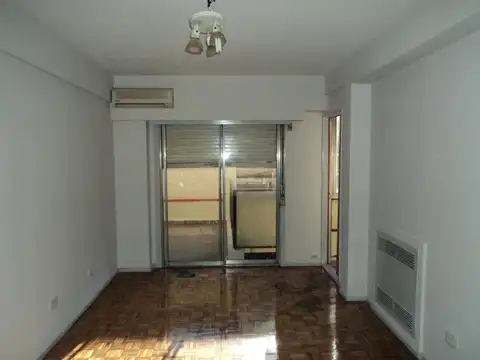 ALQUILER CENTRO/MICROCENTRO 2 Amb Cfte A/prof C/PATIO