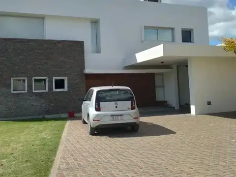 Escribano Vazquez 4600