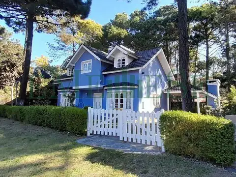 Casa 5 ambientes con 3 baños