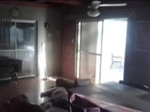 Casa 7 ambientes con 2 baños