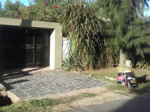 Casa en venta - 5 dormitorios 3 baños - cochera - 400mts2 - City Bell, La Plata