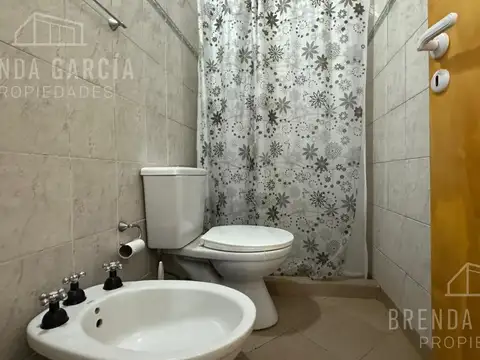 Casa 6 ambientes con 2 baños