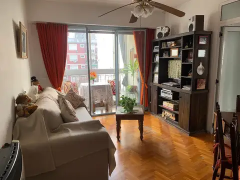 2 CUARTOS 2 BALCONES UN COMEDOR DIARIO A METROS DEL SUBTE Y PARQUE CENTENARIO