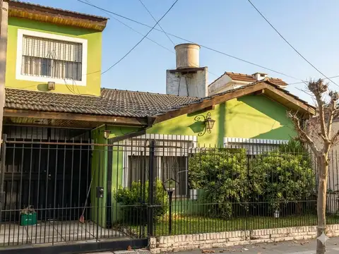 Casa en Venta con 2 cocheras