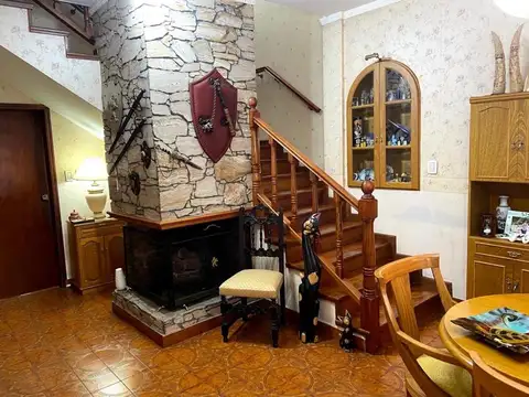 Casa 4 ambientes con 2 baños